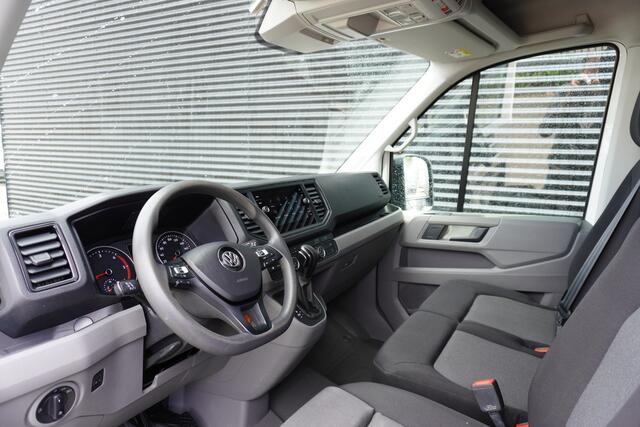 Volkswagen CRAFTER 140pk Automaat L3H3/L2H2 Apple carplay Camera Trekhaak Parkeersensoren Airco Cruise control