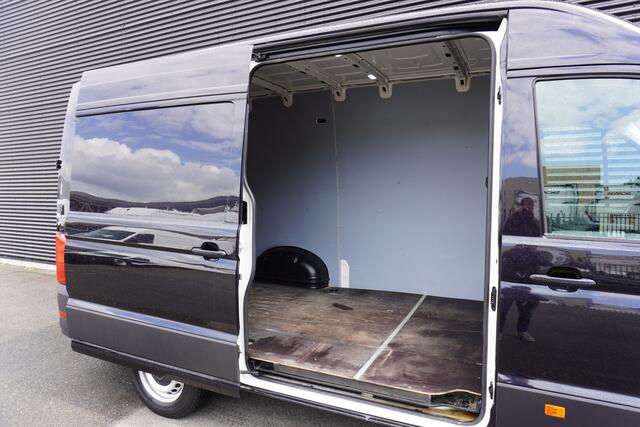 Volkswagen CRAFTER 140pk Automaat L3H3/L2H2 Apple carplay Camera Trekhaak Parkeersensoren Airco Cruise control