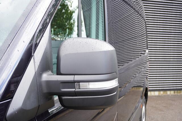 Volkswagen CRAFTER 140pk Automaat L3H3/L2H2 Apple carplay Camera Trekhaak Parkeersensoren Airco Cruise control