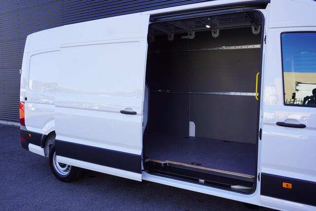 Volkswagen CRAFTER 35 180pk L4H3/L3H2 Facelift Digitaal Dashboard Apple carplay Camera Parkeersensoren 3-Zits