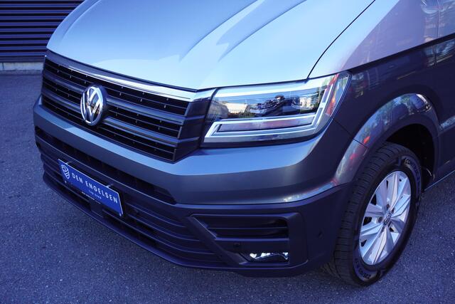 Volkswagen CRAFTER 180pk Automaat L3H3/L2H2 Two-Tone LED Navigatie Apple carplay Parkeersensoren Camera Trekhaak ACC Cruise control Stoelverwarming Standkachel