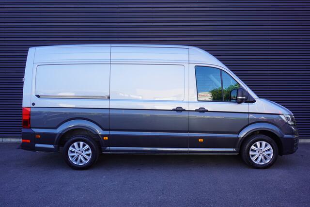 Volkswagen CRAFTER 180pk Automaat L3H3/L2H2 Two-Tone LED Navigatie Apple carplay Parkeersensoren Camera Trekhaak ACC Cruise control Stoelverwarming Standkachel