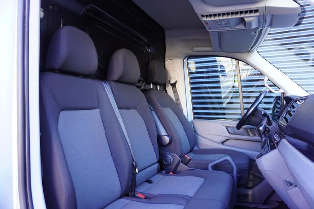 Volkswagen CRAFTER 180pk Automaat L3H3/L2H2 Two-Tone LED Navigatie Apple carplay Parkeersensoren Camera Trekhaak ACC Cruise control Stoelverwarming Standkachel