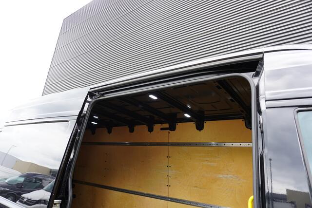 Volkswagen CRAFTER 140pk L4H3/L3H2 Apple Carplay Camera Trekhaak Parkeersensoren 17" Velgen Stoelverwarming