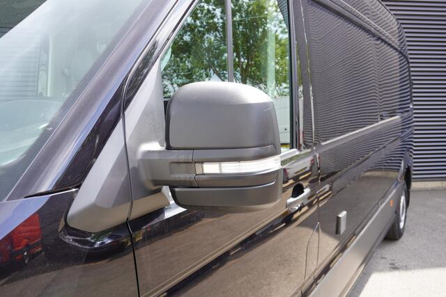 Volkswagen CRAFTER 140pk L4H3/L3H2 Trekhaak Airco Cruise control Navigatie PArkeersensoren Dakraam