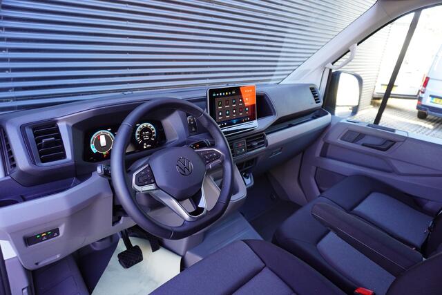 Volkswagen CRAFTER 140pk Automaat Facelift L3H3/L2H2 Camera Cruise control Digitaal dashboard Airco 3-Zits