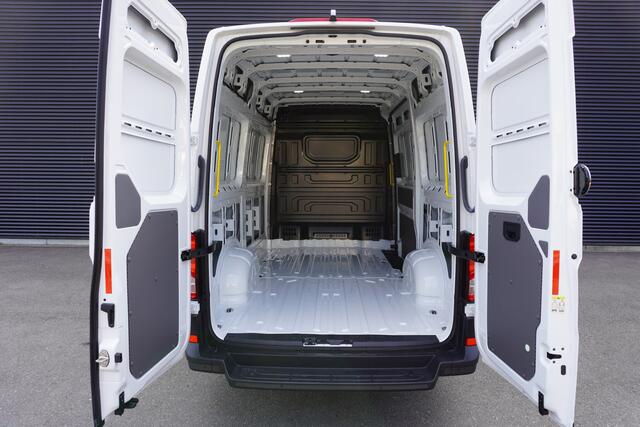 Volkswagen CRAFTER 140pk Facelift L3H3/L2H2 Camera Cruise control Digitaal dashboard Airco 3-Zits