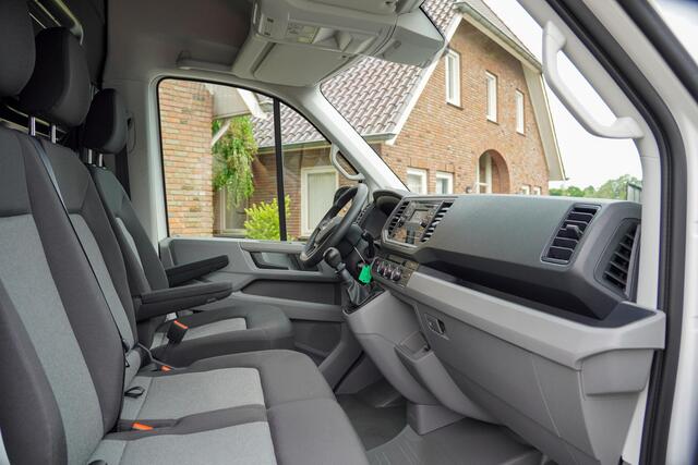 Volkswagen CRAFTER 2.0 TDI 140PK L4H3 Airco Cruise Control Parkeer sensoren V+A