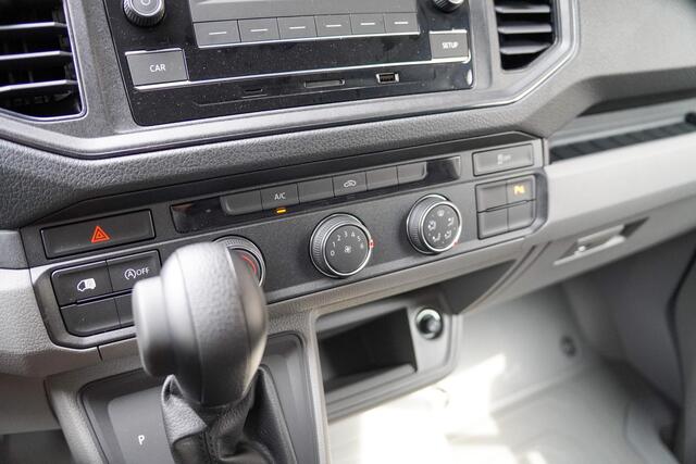 Volkswagen CRAFTER 2.0 TDI 140PK Automaat L4H3 Airco Cruise Control Parkeer sensoren V+A
