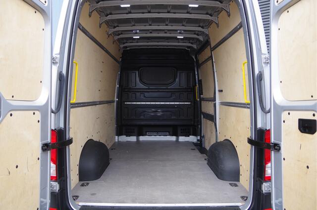 Volkswagen CRAFTER 2.0 TDI L3H3(L2H2) 3-ZITS, AUT. STOELVERWARMING, CRUISE, CAMERA, AIRCO, CARPLAY, PARKEERSENSOREN