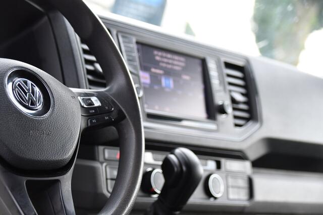 Volkswagen CRAFTER 35 2.0 TDI L3H3 PB Edition Camera, Adaptieve Cruise, Carplay, LED, Trekhaak, Multimedia, 140pk, Automaat, Sensoren, Uniek!