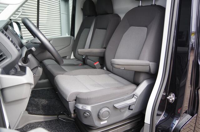 Volkswagen CRAFTER 35 2.0 TDI L3H3(L2H2) 3-ZITS, 177PK AUT. LED, TREKHAAK, STOELVERWARMING, ADAPT. CRUISE, CAMERA, NAVI, AIRCO, PARKEERSENSOREN, NL AUTO, NAP