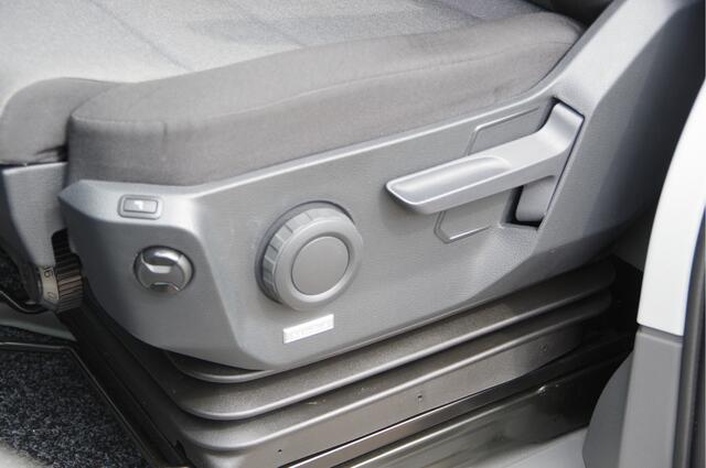 Volkswagen CRAFTER 35 2.0 TDI L3H3(L2H2) 3-ZITS, 177PK AUT. LED, TREKHAAK, STOELVERWARMING, ADAPT. CRUISE, CAMERA, NAVI, AIRCO, PARKEERSENSOREN, NL AUTO, NAP