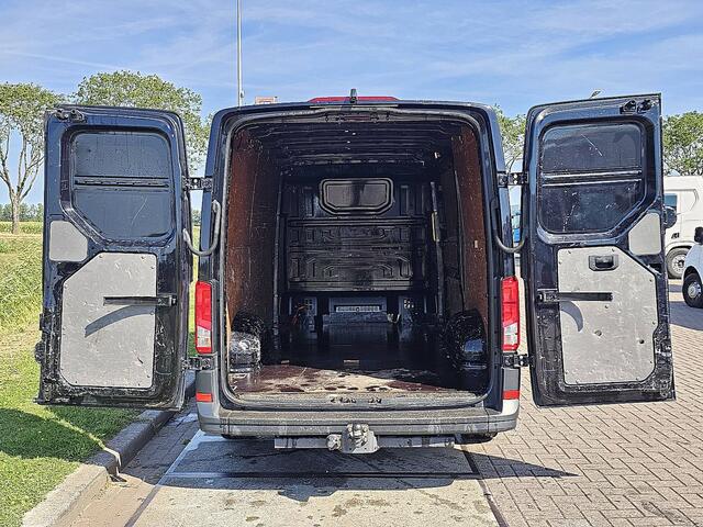Volkswagen CRAFTER 30 2.0 TDI L3H2 Highline Cruise control, Airco, Pdc, Carplay, Navi, Camera, Stoelverwarming, DSG autom, Trekhaak