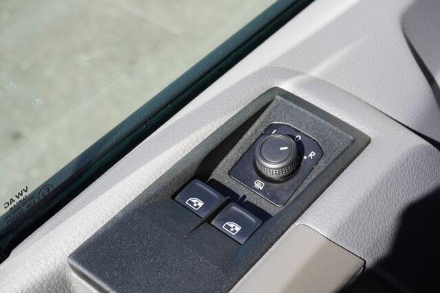 Volkswagen CRAFTER 140pk Automaat Bakwagen Laadklep 750 KG App-Connect Cruise Control
