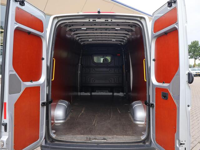 Volkswagen CRAFTER 35 2.0 TDI 140 PK DSG L4H3 + 3000 KG TREKHAAK | CAMERA | CARPLAY | NAVIGATIE