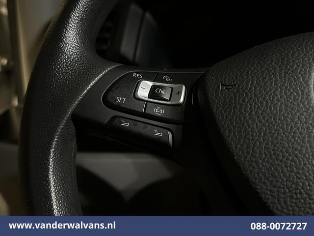 Volkswagen CRAFTER 2.0 TDI 141pk L3H3 L2H2 Euro6 Airco | Camera | Apple Carplay | Cruisecontrol | 3000kg Trekhaak Android Auto, Chauffeursstoel, Bijrijdersbank