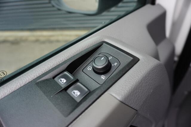 Volkswagen CRAFTER 35 140 PK L3H3 Airco PDC 270 Graden Deuren