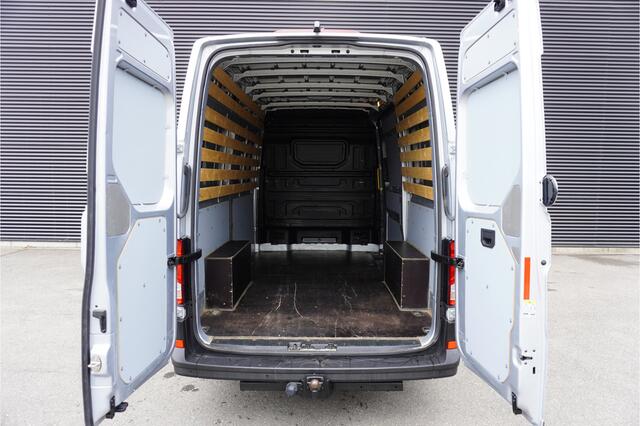 Volkswagen CRAFTER 140 PK Automaat L3H3 App Connect Cruise Control Camera Navi Trekhaak Voorruitverwarming