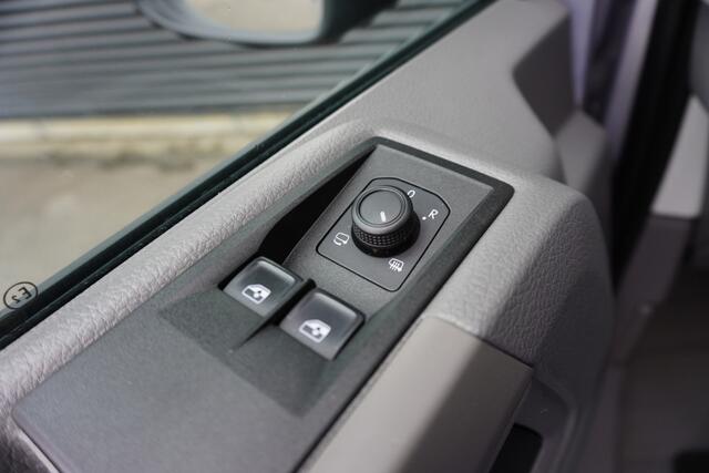 Volkswagen CRAFTER 140 PK Automaat L3H3 App Connect Cruise Control Camera Navi Trekhaak Voorruitverwarming