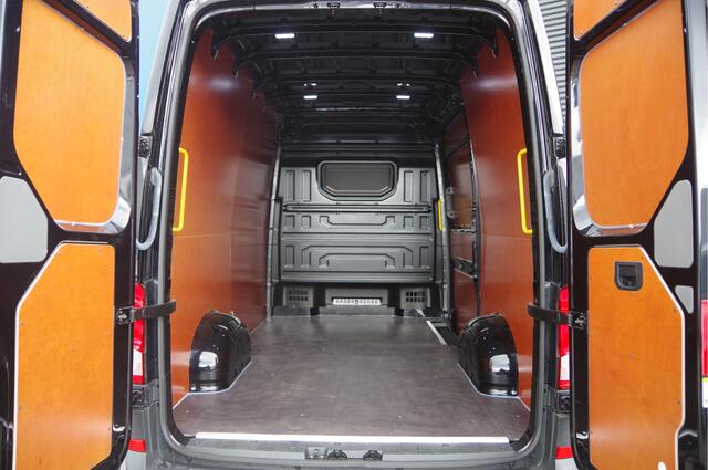 Volkswagen CRAFTER 35 2.0 TDI L3H3(L2H2) AUT. 3-ZITS, FACELIFT, BETIMMERING, CAMERA, GEV. STOEL, CRUISE, LEDER STUUR, CLIMA