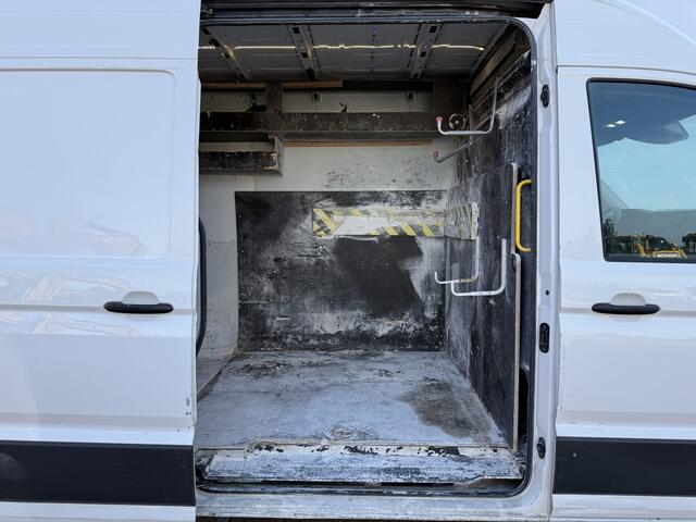 Volkswagen CRAFTER 2.0 TDI 102PK L3H3 2500kg Trekvermogen Airco Camera Multimedia Navigatie Bluetooth