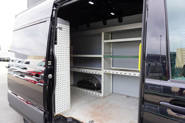 Volkswagen CRAFTER 180pk Automaat L3H3/L2H2 Navigatie Camera Parkeersensoren Trekhaak Cruise control Imperiaal