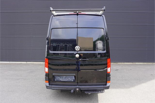 Volkswagen CRAFTER 180pk Automaat L3H3/L2H2 Navigatie Camera Parkeersensoren Trekhaak Cruise control Imperiaal