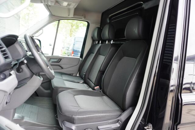 Volkswagen CRAFTER 180pk Automaat L3H3/L2H2 Navigatie Camera Parkeersensoren Trekhaak Cruise control Imperiaal