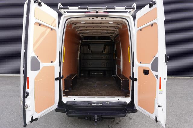 Volkswagen CRAFTER 180pk Automaat 4x4 4Motion L3H3/L2H2 Apple Carplay Trekhaak Camera Parkeersensoren Navigatie Cruise control Imperiaal