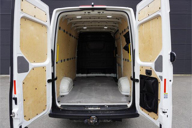 Volkswagen CRAFTER MARGE 180pk Automaat L3H3/L2H2 LED Apple Carplay Camera Trekhaak Cruise control Stoelverwarming
