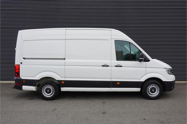 Volkswagen CRAFTER 180pk Automaat L3H3/L2H2 LED Trekhak Navigatie Apple carplay Parkeersensoren Cruise control