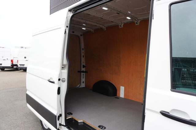 Volkswagen CRAFTER 180pk Automaat L3H3/L2H2 LED Trekhak Navigatie Apple carplay Parkeersensoren Cruise control