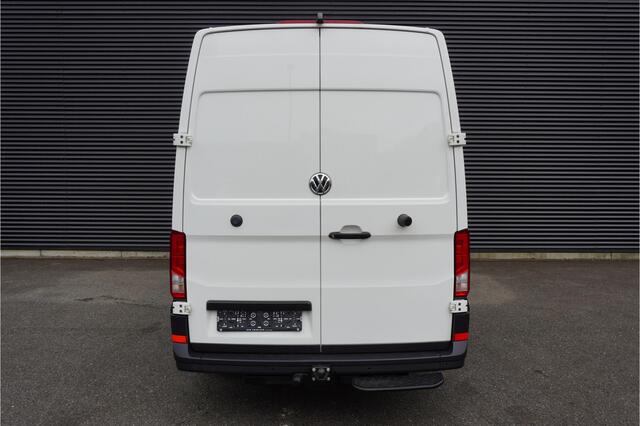 Volkswagen CRAFTER 180pk Automaat L3H3/L2H2 LED Trekhak Navigatie Apple carplay Parkeersensoren Cruise control