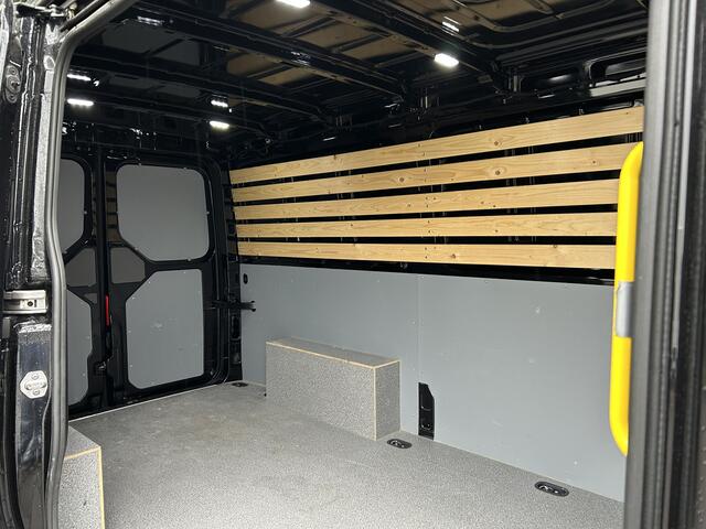 Volkswagen CRAFTER 30 2.0 TDI L3H2 Highline 140PK RK Edition | Achteruitrijcamera | Betimmering | Ergo bestuurdersstoel | Laag dak
