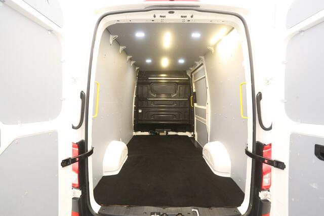 Volkswagen CRAFTER 2.0 TDI 177PK L3H3 | Automaat | Airco | Camera | Cruise | 3 Zits | 3000KG Trekgew. | Trekhaak | Carplay