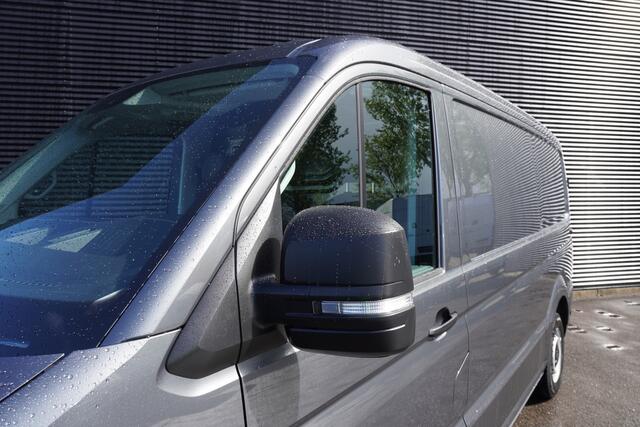 Volkswagen CRAFTER 180pk Automaat L3H3/L2H2 Werkplaats inrichting Navigatie Trekhaak Parkeersensoren