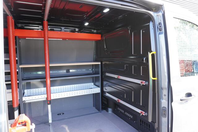 Volkswagen CRAFTER 180pk Automaat L3H3/L2H2 Werkplaats inrichting Navigatie Trekhaak Parkeersensoren
