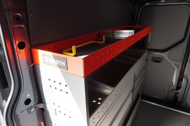 Volkswagen CRAFTER 180pk Automaat L3H3/L2H2 Werkplaats inrichting Navigatie Trekhaak Parkeersensoren