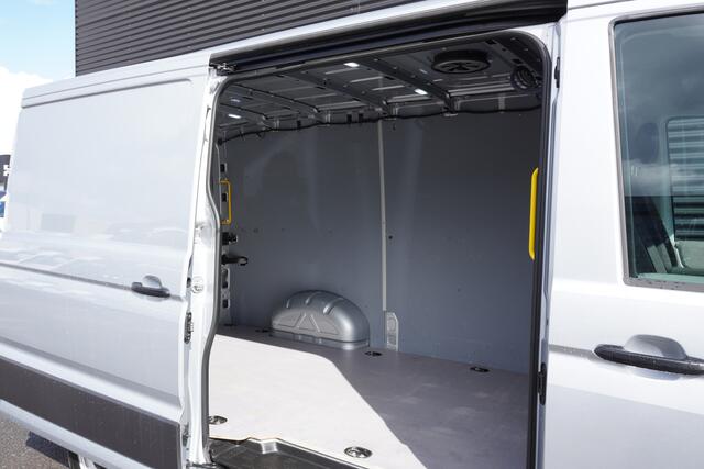 Volkswagen CRAFTER 140pk Automaat L3H2/L2H1 Apple carplay Trekhaak Navigatie Camera Airco