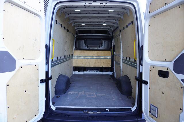 Volkswagen CRAFTER 140pk Automaat L3H3/L2H2 Apple carplay Camera parkeersensoren Cruise control Navigatie 3-Zits
