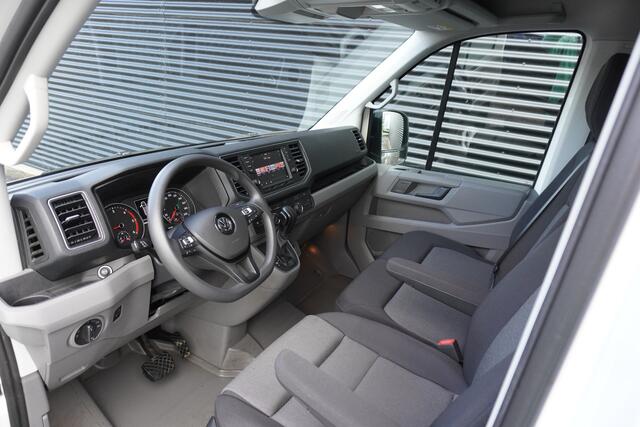 Volkswagen CRAFTER 140pk Automaat L3H3/L2H2 Apple carplay Camera parkeersensoren Cruise control Navigatie 3-Zits