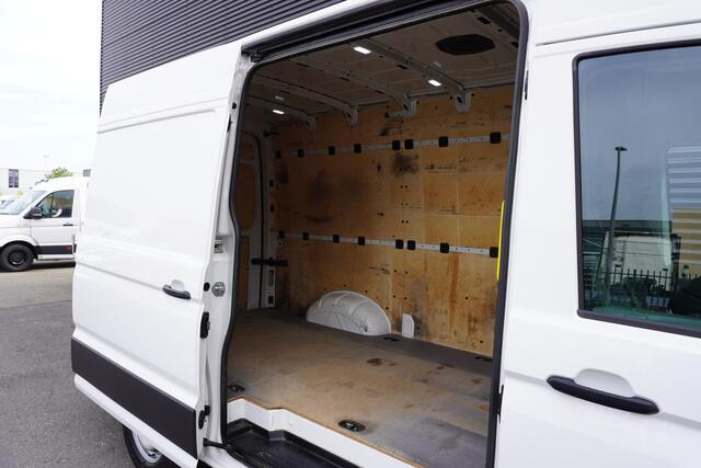 Volkswagen CRAFTER Volkswagen Crafter 180pk RWD L3H3/L2H2 3500kg Trekgewicht Trekhaak Apple carplay Camera Cruise control