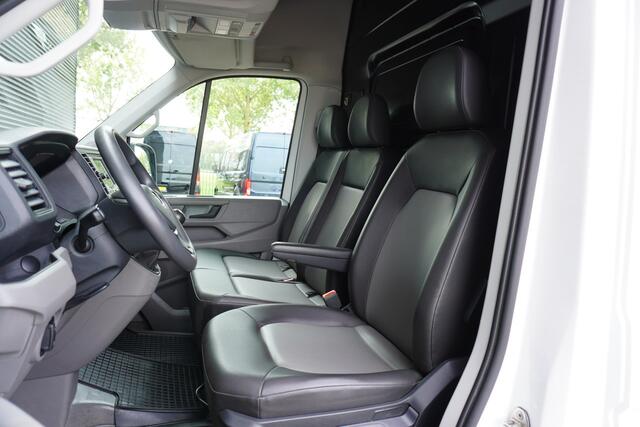 Volkswagen CRAFTER Volkswagen Crafter 180pk RWD L3H3/L2H2 3500kg Trekgewicht Trekhaak Apple carplay Camera Cruise control