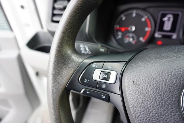 Volkswagen CRAFTER Volkswagen Crafter 180pk RWD L3H3/L2H2 3500kg Trekgewicht Trekhaak Apple carplay Camera Cruise control
