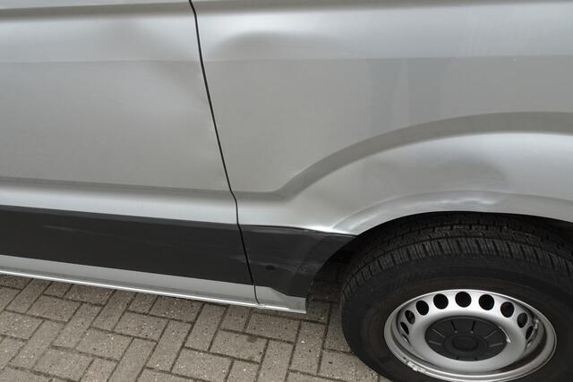 Volkswagen CRAFTER 30 2.0 TDI L3H3 Highline 140 pk 3 zits