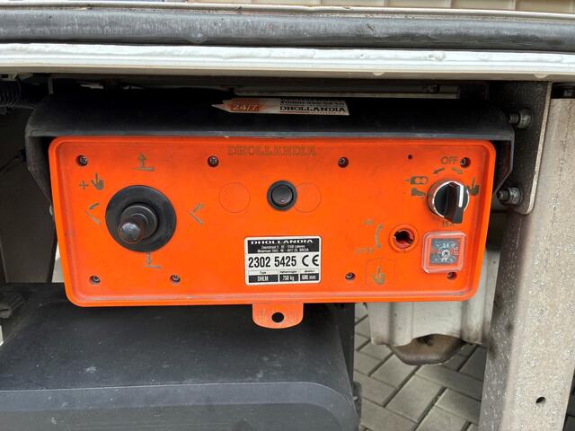 Volkswagen CRAFTER 35 2.0 TDI 140PK 6-hand L4 EL Comfortline EURO VI RWD Karhof laadbak icm Dhollandia laadklep