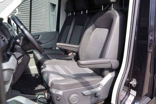 Volkswagen CRAFTER 35 2.0 TDI L3H3(L2H2) 3-ZITS, 177PK AUT. LED, ADAPT. CRUISE, STOELVERWARMING, STUURVERWARMING, VOORRUIT VERWARMING, STANDKACHEL, GEVEERDE ERGO ACTIVE STOEL