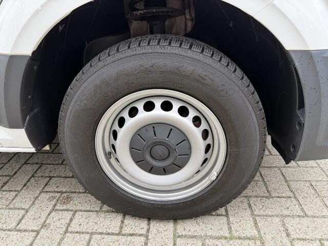 Volkswagen CRAFTER 35 2.0 TDI 140pk L4H3 ( voorheen L3H2 ) Comfortline / vaste prijs rijklaar € 19.950 ex btw / lease vanaf € 336 / euro 6 / bpm vrij / airco / 270 graden achterdeuren / achteruit rijcamera