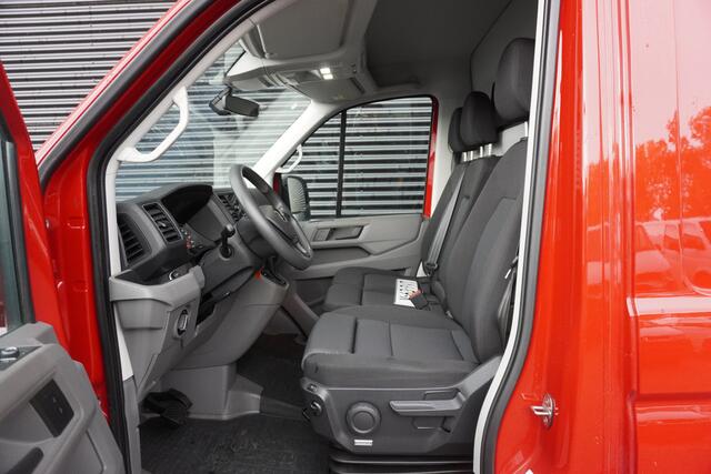 Volkswagen CRAFTER 180pk Automaat L3H3/L2H2 LED Apple carplay Trekhaak Navigatie Camera Cruise control 3-Zits